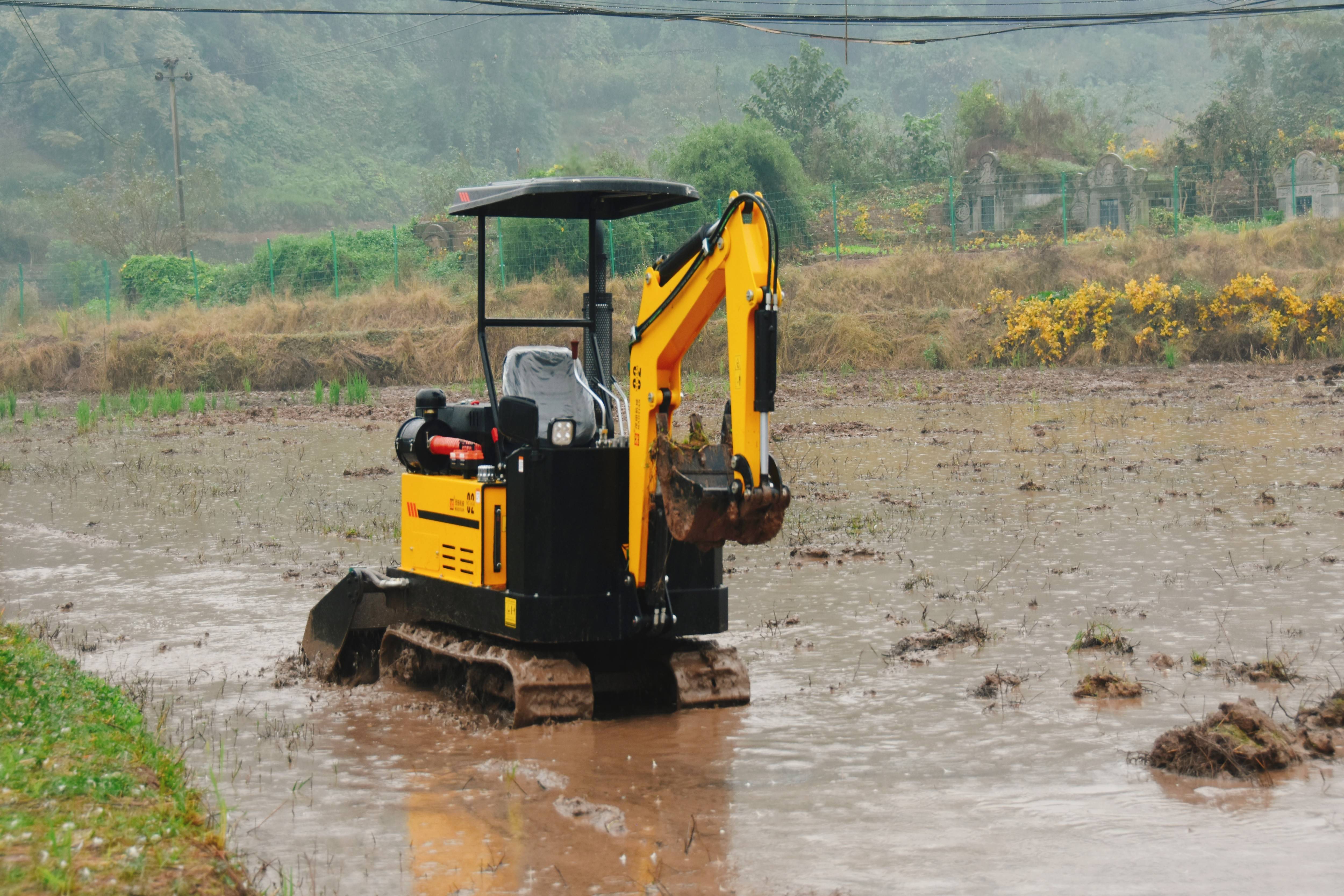 Self-propelled crawler rotary tiller (MT-IAM06)