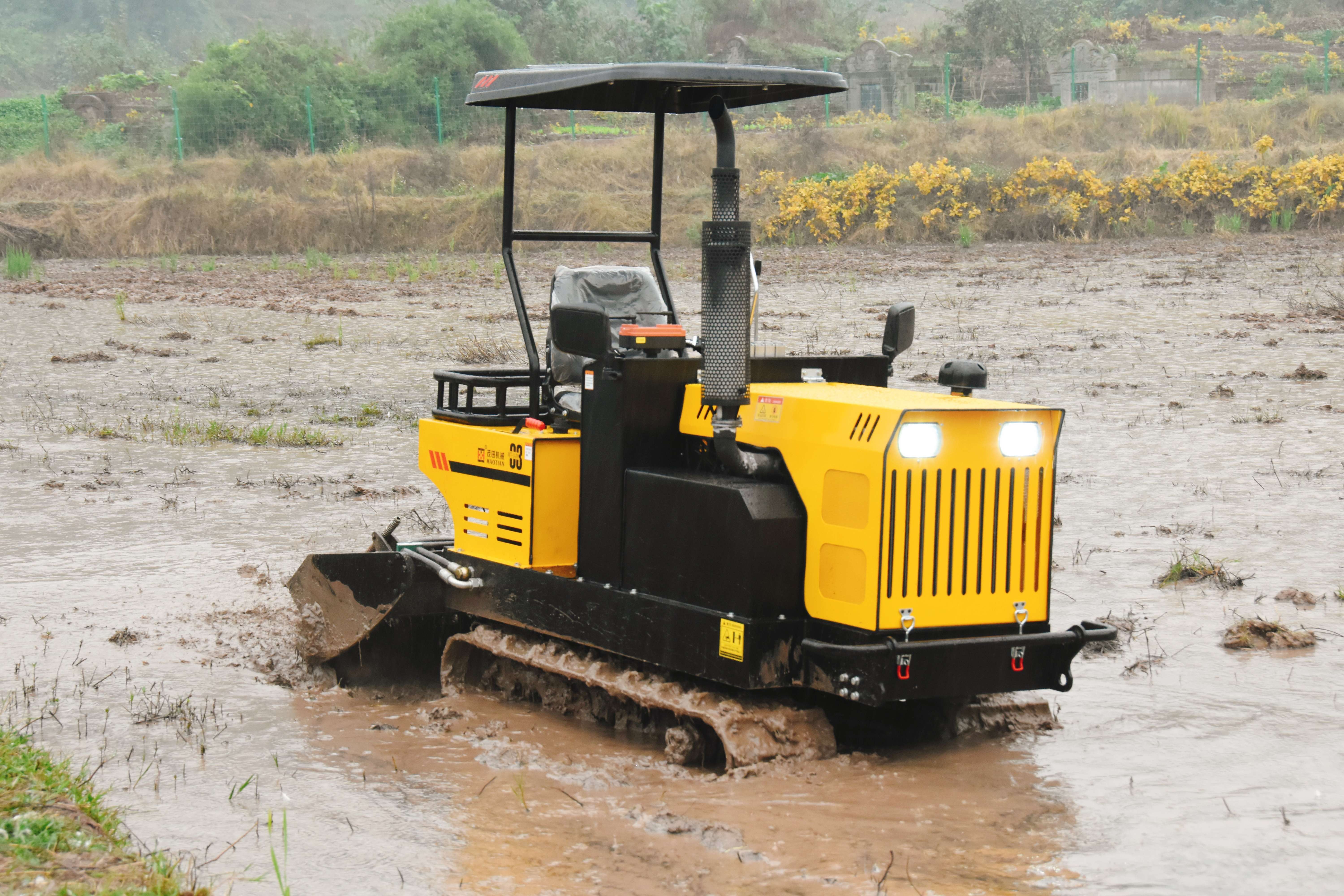 Self-propelled crawler rotary tiller (MT-IAM05)